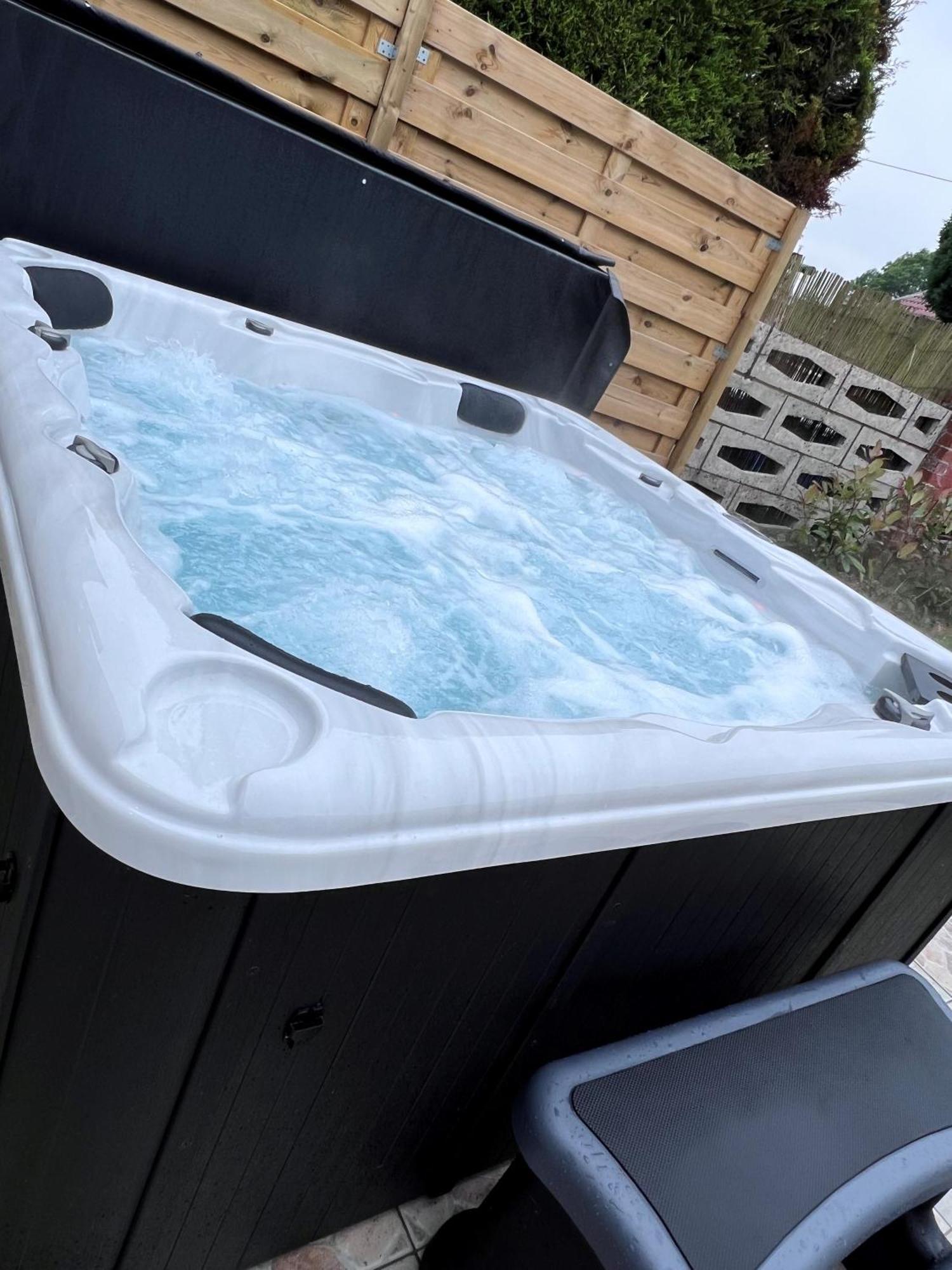 Gite Rubis - Jacuzzi - Pairi Daiza - 6 Pers Брюжлет Екстер'єр фото